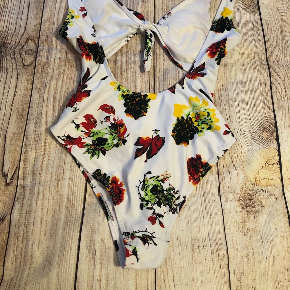 🩱 bathing suit ‼️ - Picture 3 of 4